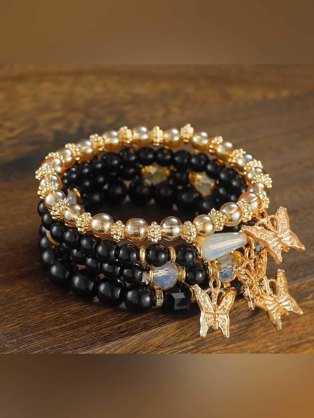 Beautiful set of 4 stackable bracelets in bohemian / chic style